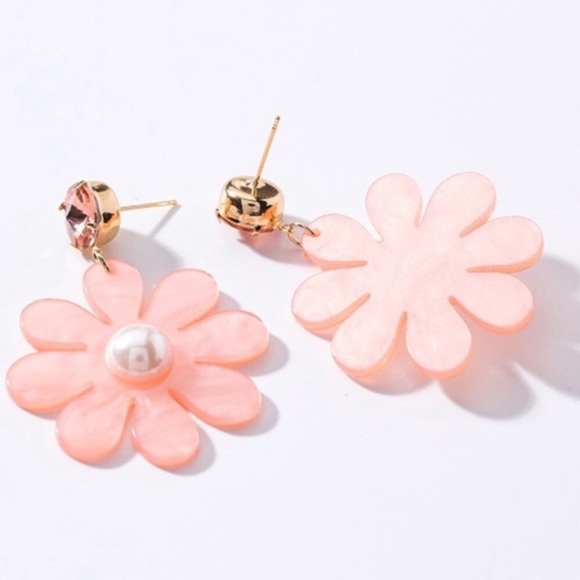 Pink Flower Acrylic Stud Earrings. NWT. - Picture 2 of 5